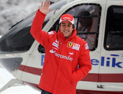 Alonso Ferrari forması ilk kez giydi