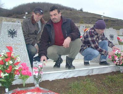 Kosava'da Sırplar tarafından katledilen kişiler anıldı
