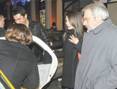 EZEL DIZISI - Ezel sevgilisinin ailesiyle birlikte Gürses konserine gitti