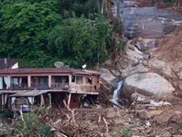 Brezilya'da yağmur 64 kişinin canını aldı