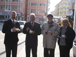 SEBAHATTIN AKKAYA - Burdur'da aşure dağıtımı