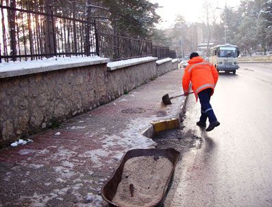 CEM KARA - Çatalca'da karla mücadele çalışmaları