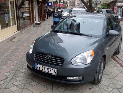 CEM KARA - Kaldırımı işgal edenler uyarıldı