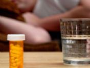 Ailesini uyutup sevgilisiyle kaçtı!