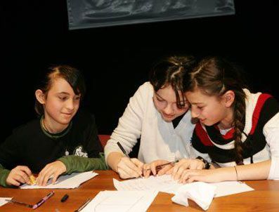 AZIZ YENIAY - Bilgi Evi öğrencilerinin kıyasıya mücadelesi