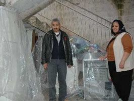 Öz oğlunu sokağa attı