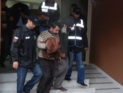 İzmir'de uyuşturucu tacirlerine şok operasyon