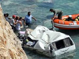 Trabzon'da minibüs denize uçtu: 4 ölü