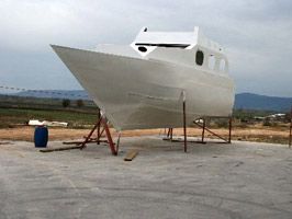 MOZAMBIK - İşadamı 11 metre uzunluğunda tekne yapıyor