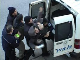 KOCATEPE CAMII - Polisten tekme-tokat dayak