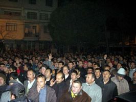 SELIM PALAMUT - Sigara tartışması ilçeyi ayaklandırdı