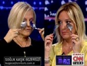 Az kalsın gözünü çıkarıyordu