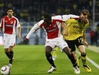 UEFA AVRUPA LIGI - Dortmund evinde Sevilla'ya mağlup oldu