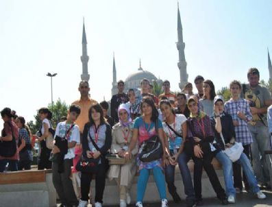 KıZ KULESI - Gençlik Merkezi Üyeleri İstanbul Gezisinden Döndü