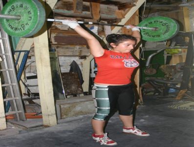 Muğla'nın Tek Haltercisi Destek Bekliyor