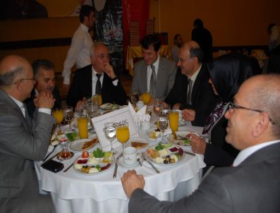AHMET ÖKSÜZKAYA - Ak Parti Grup Başkan Vekili Mustafa Elitaş Muhalefete Yüklendi