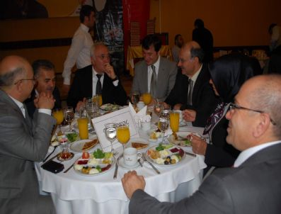 AHMET ÖKSÜZKAYA - Ak Parti Grup Başkan Vekili Mustafa Elitaş Muhalefete Yüklendi