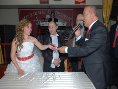 VEDAT MÜFTÜOĞLU - Elmabahçeler, Engelli Gençlerin Mutluluğuna Ev Sahipliği Yaptı