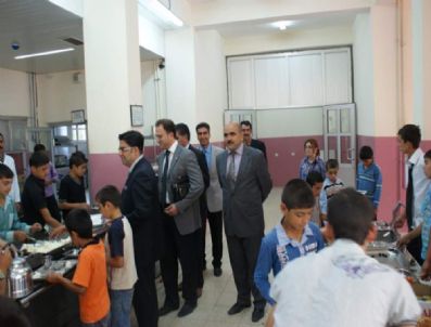 SERKAN ŞEKER - Kaymakam Yibo Öğrencileriyle Kahvaltıda Buluştu