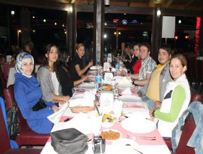 KERAMETTIN YıLMAZ - Mozaik Gençlik Grubunun Yemeği Buruk Geçti