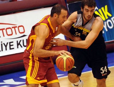 SARı KıRMıZıLıLAR - Oyak Renault: 47 - Galatasaray Cafe Crown: 70