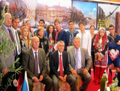 FIKRET AKOVA - Balıkesir'de Burhaniye Standı İlgi Gördü