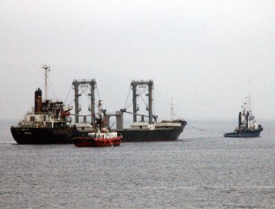 PANAMA - Çanakkale Boğazı'ndan Yedekli Gemi Geçişi