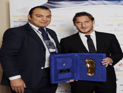 FILDIŞI SAHILLERI - 'Golden Foot' Ödülü Totti'nin