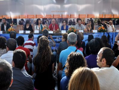 ERKAN CAN - Ödüllü Film 'Çoğunluk' Altın Portakal'da