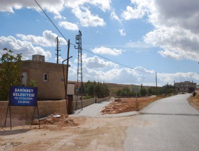 MUSTAFA KARADAĞ - Şahinbey Yeni Mahallelerde Kilittaşı Yapıyor