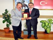 Başkan Alıcık'tan Başkan Saatçi'ye Teşekkür Plaketi