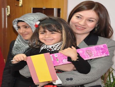 SIBEL TURSUN - Bitlis Valisinin Minik Konukları