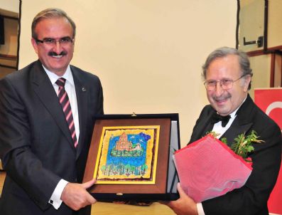 AKDAMAR KILISESI - Ermeni Asıllı Ünlü Piyanist Arzruni'den Vali Karaloğlu'na Teşekkür Mesajı