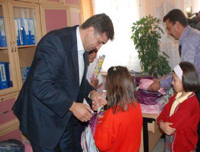 Meram Belediyesi'nden Kırtasiye Yardımı