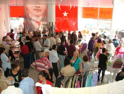 RAMAZAN YALÇıN - Mhp'li Kadınlardan Öğrenciler Yararına Kermes
