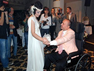 SAFIYE SOYMAN - Safiye Soyman'ın gelini evi neden terk etti?