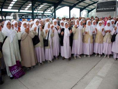 Taşköprü'de İlk Hacı Kafilesi Dualarla Uğurlandı