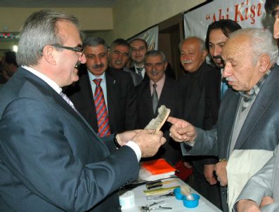 Vanlı Berber, 65 Yıldır Kullandığı Malzemeleri Sergiledi