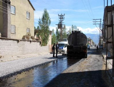 Yüksekova'da Yol Genişletme Ve Asfalt Çalışmaları