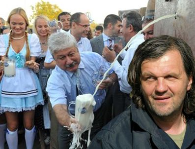 EMİR KUSTURİCA - Akaydın bana fahri hemşehri olmamı teklif etti