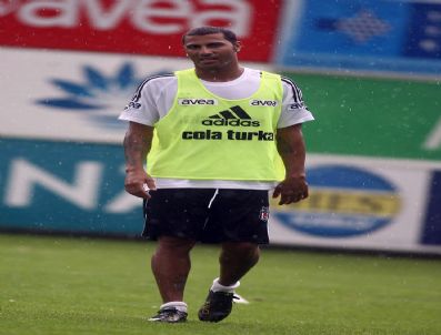 EKREM DAĞ - Beşiktaş Yağmur Altında Çalıştı