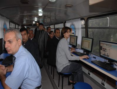 ŞABAN ACAR - Bilişim Otobüsünde Belediye Çalışanlarına Eğitim