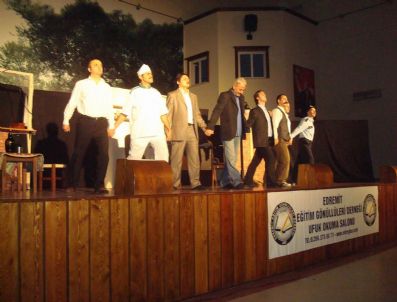 OSMAN TUNÇ - Edremit'te Tiyatro Ağlattı