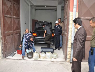 Lüks Otomobilin Lpg Tankından 15 Kilo Esrar Çıktı