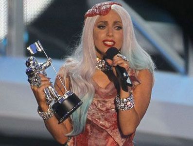 BRİTNEY SPEARS - Twitter'ın yeni kraliçesi Lady Gaga