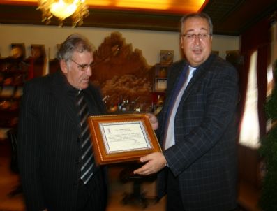 HASAN ÜNVER - Ünver,yılın Ahi Babası Belgesini Aldı