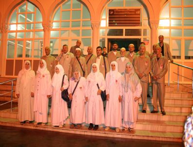 YAŞAR YAZıCı - Akyazılı Hacı Adayları Dualar Eşliğinde Uğurlandı