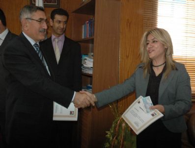 Hakkari Belediyesi 5 Personelini Ödüllendirdi