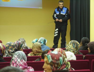 ABDULLAH ÖZDEMIR - Polisten Bayanlara Kapkaç Dersi