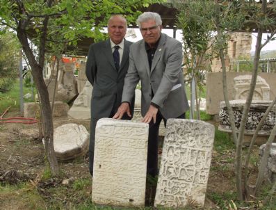 MURAT HAN - Anadolu'ya Gelen İlk Türklerden Kalma 8 Asırlık Kitabe Bulundu